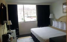 Ramada By Wyndham North Bergen