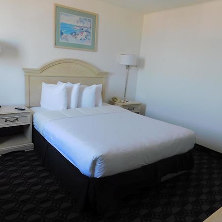 Hotel Ramada By Wyndham North Bergen Exterior foto