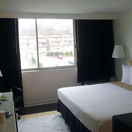 Hotel Ramada By Wyndham North Bergen Exterior foto