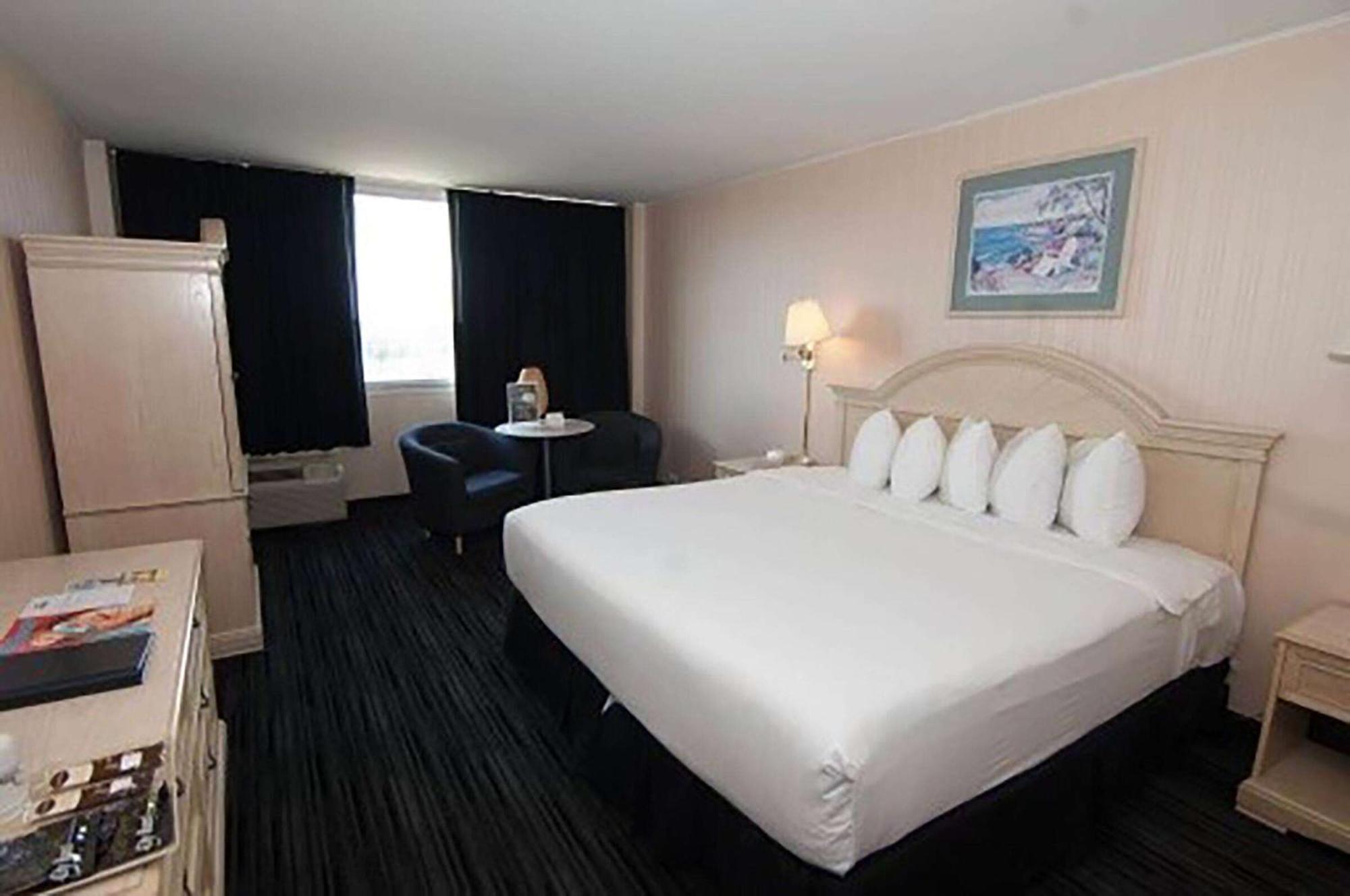 Hotel Ramada By Wyndham North Bergen Exterior foto