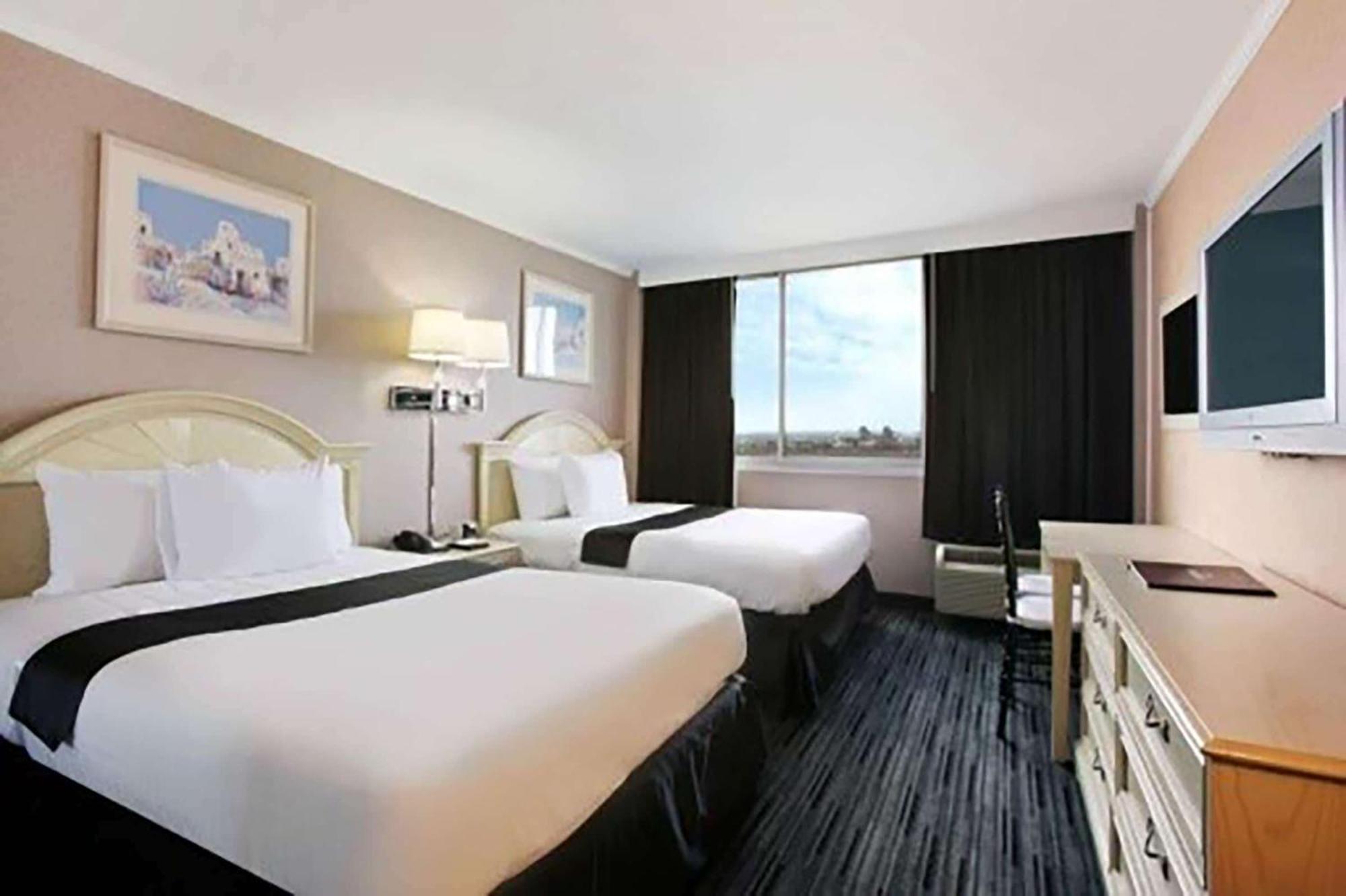 Hotel Ramada By Wyndham North Bergen Exterior foto