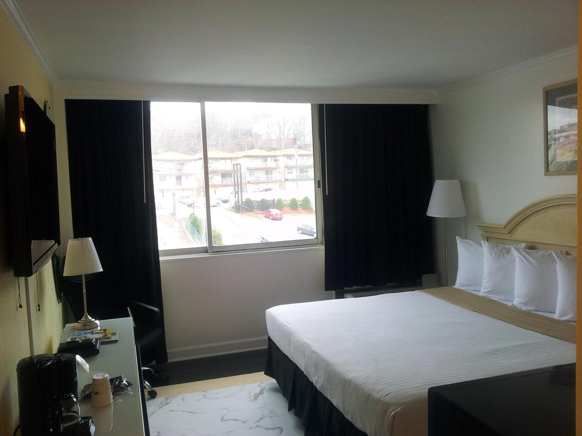Hotel Ramada By Wyndham North Bergen Exterior foto