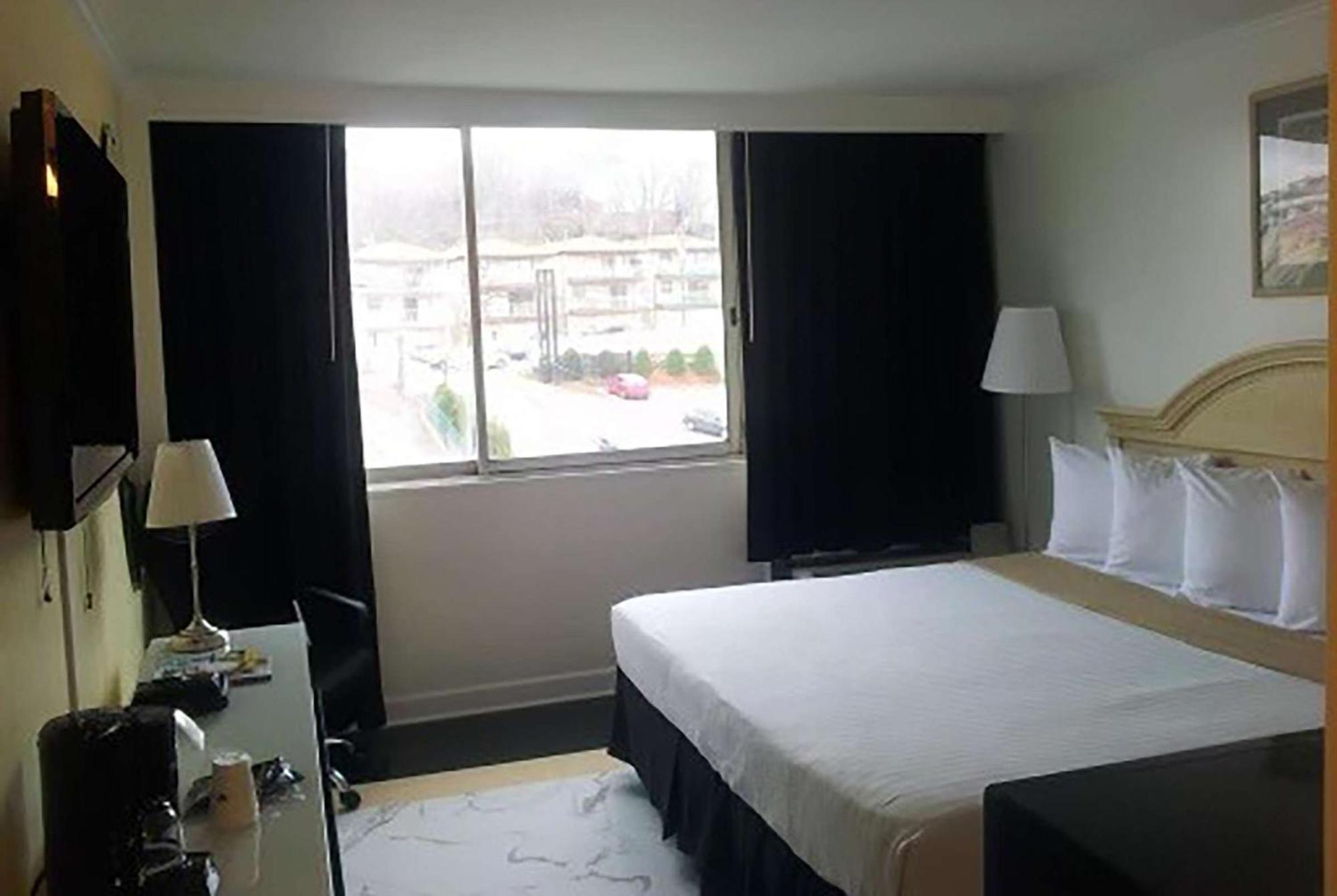Hotel Ramada By Wyndham North Bergen Exterior foto