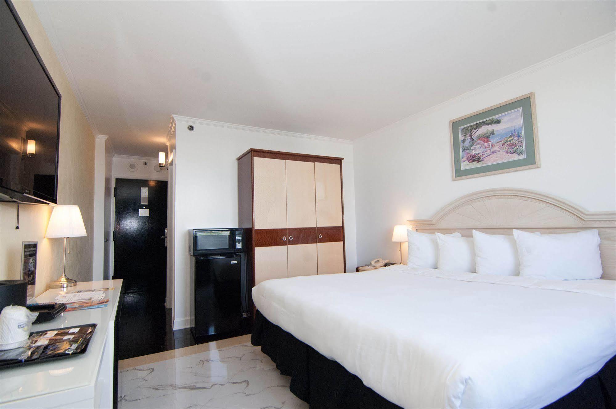Hotel Ramada By Wyndham North Bergen Exterior foto