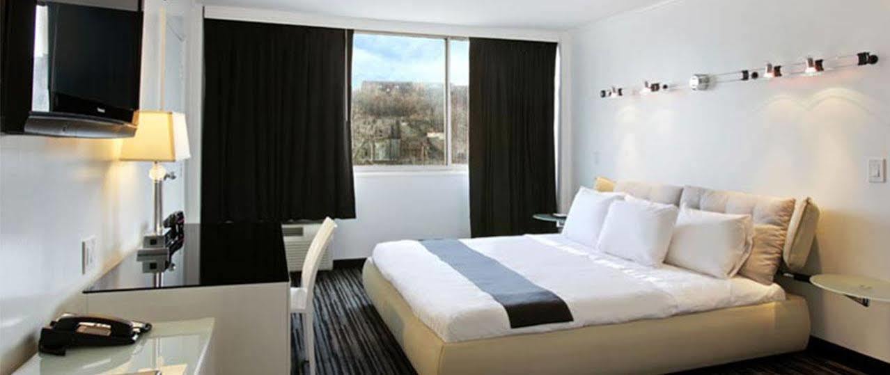 Hotel Ramada By Wyndham North Bergen Exterior foto