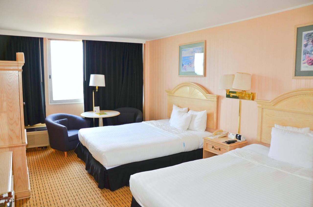 Hotel Ramada By Wyndham North Bergen Exterior foto